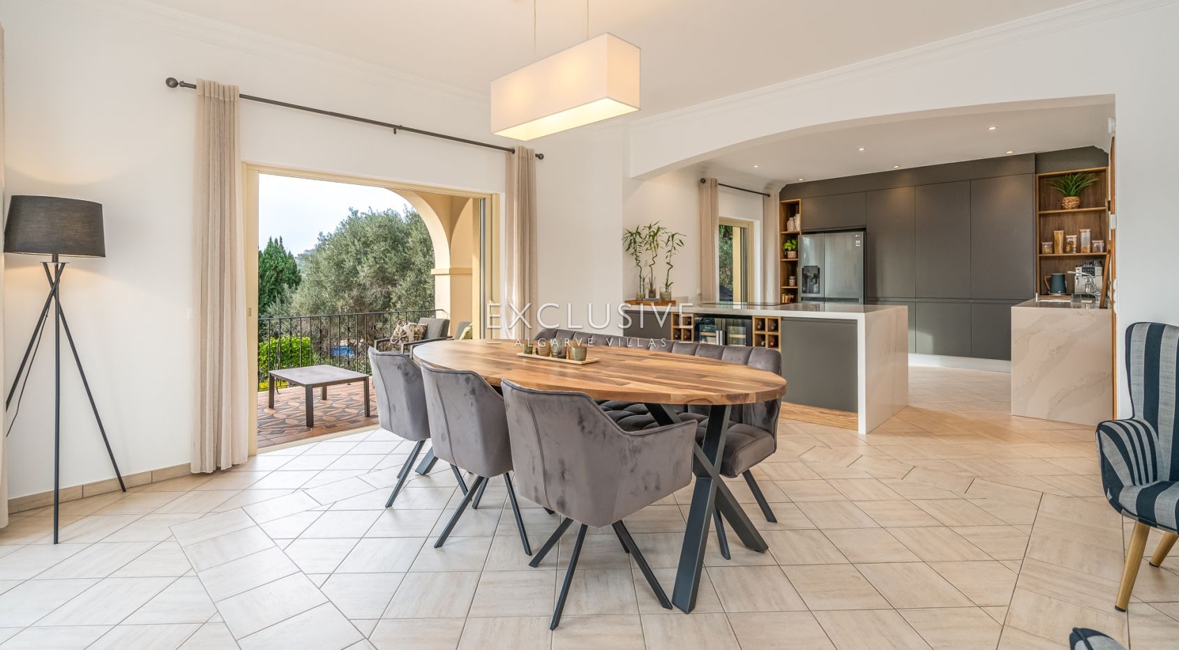 Villa de style méditerranéen de 3+2 chambres près de l'océan à Carvoeiro