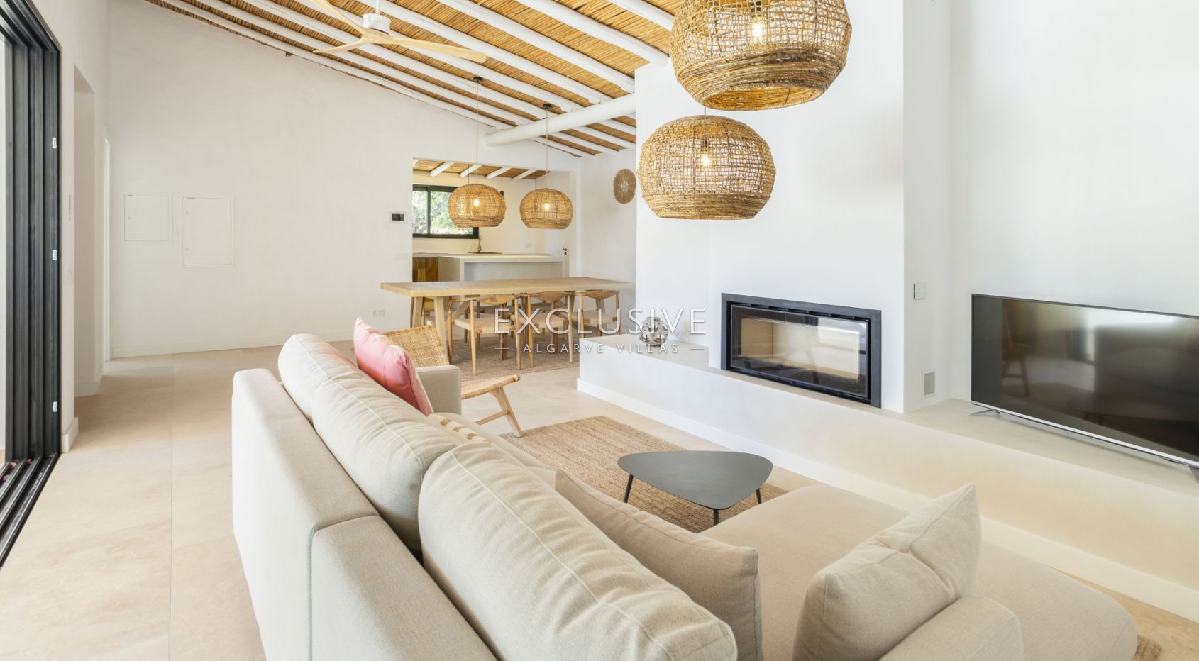 Fully renovated 3+3 bed villa Sta Barbara de Nexe, Central Algarve