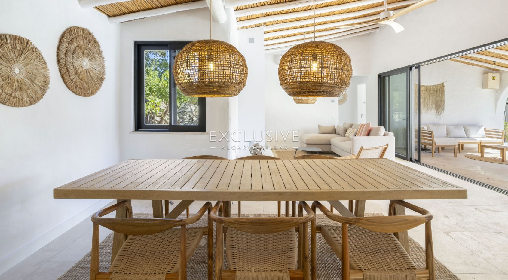 Fully renovated 3+3 bed villa Sta Barbara de Nexe, Central Algarve