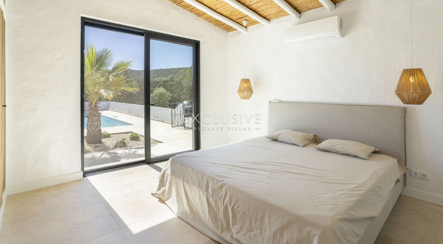 Fully renovated 3+3 bed villa Sta Barbara de Nexe, Central Algarve