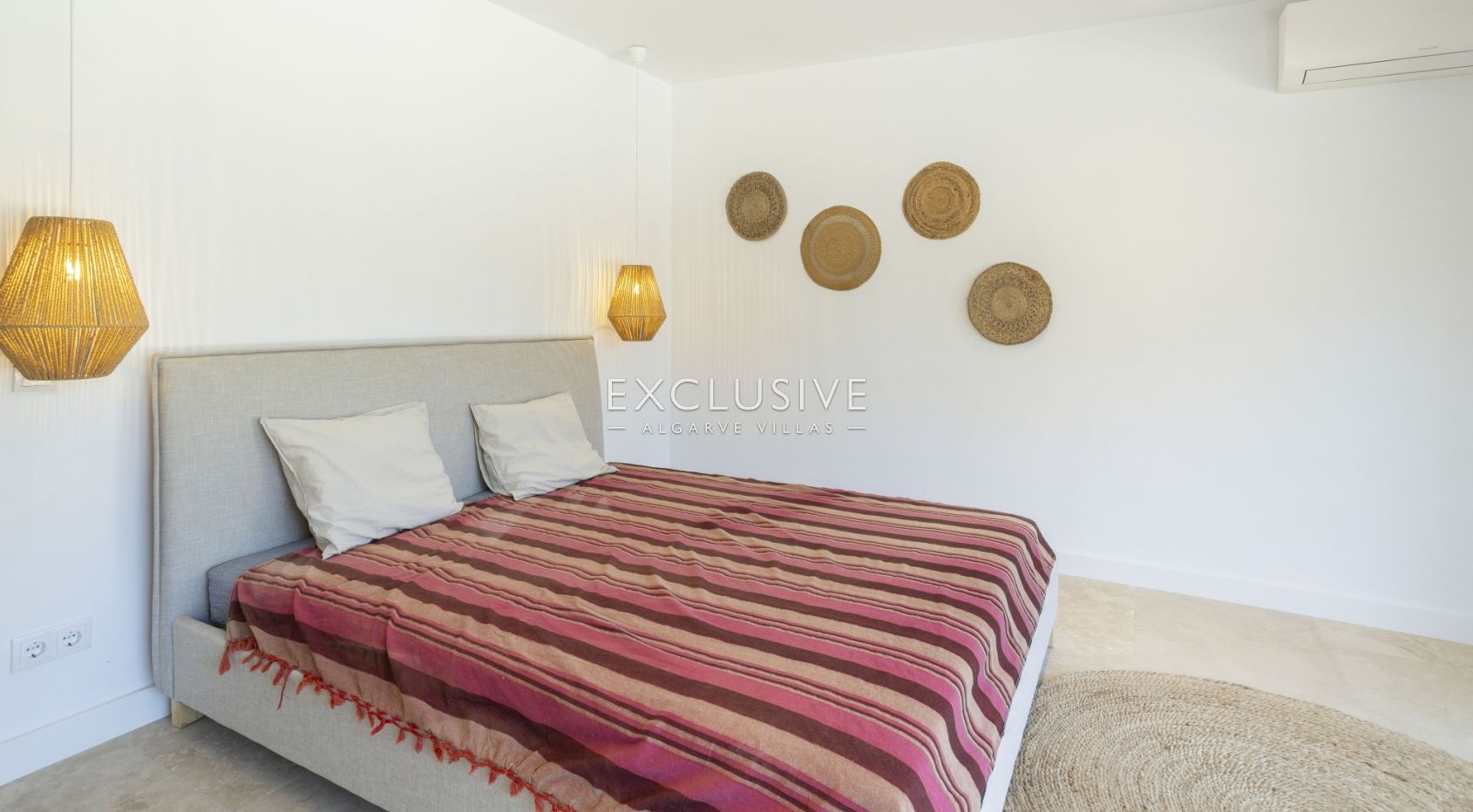 Fully renovated 3+3 bed villa Sta Barbara de Nexe, Central Algarve