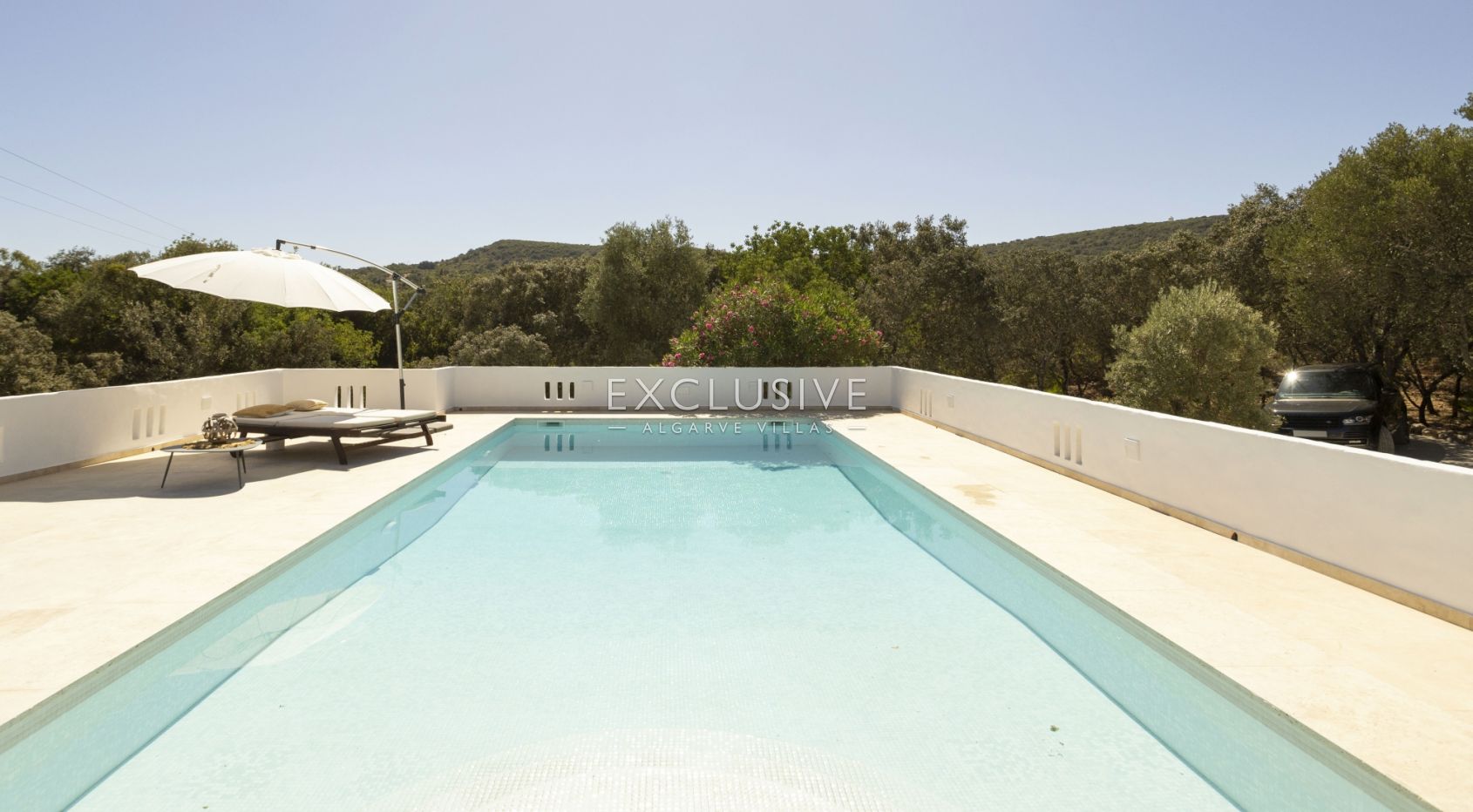 Fully renovated 3+3 bed villa Sta Barbara de Nexe, Central Algarve