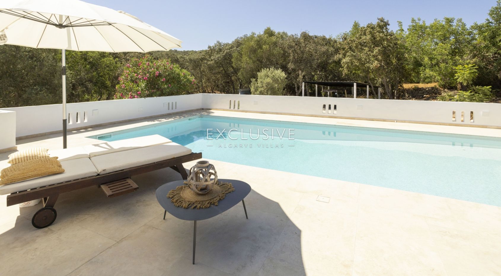 Fully renovated 3+3 bed villa Sta Barbara de Nexe, Central Algarve