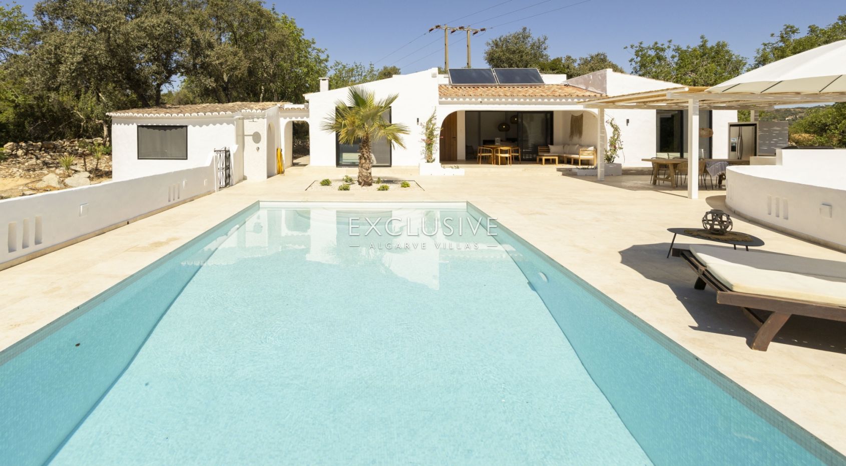 Fully renovated 3+3 bed villa Sta Barbara de Nexe, Central Algarve