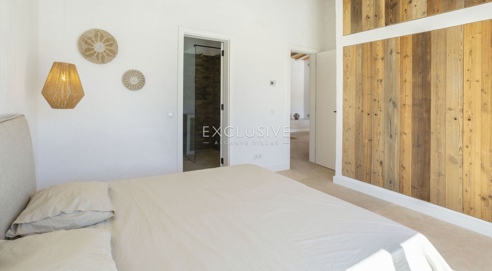 Fully renovated 3+3 bed villa Sta Barbara de Nexe, Central Algarve