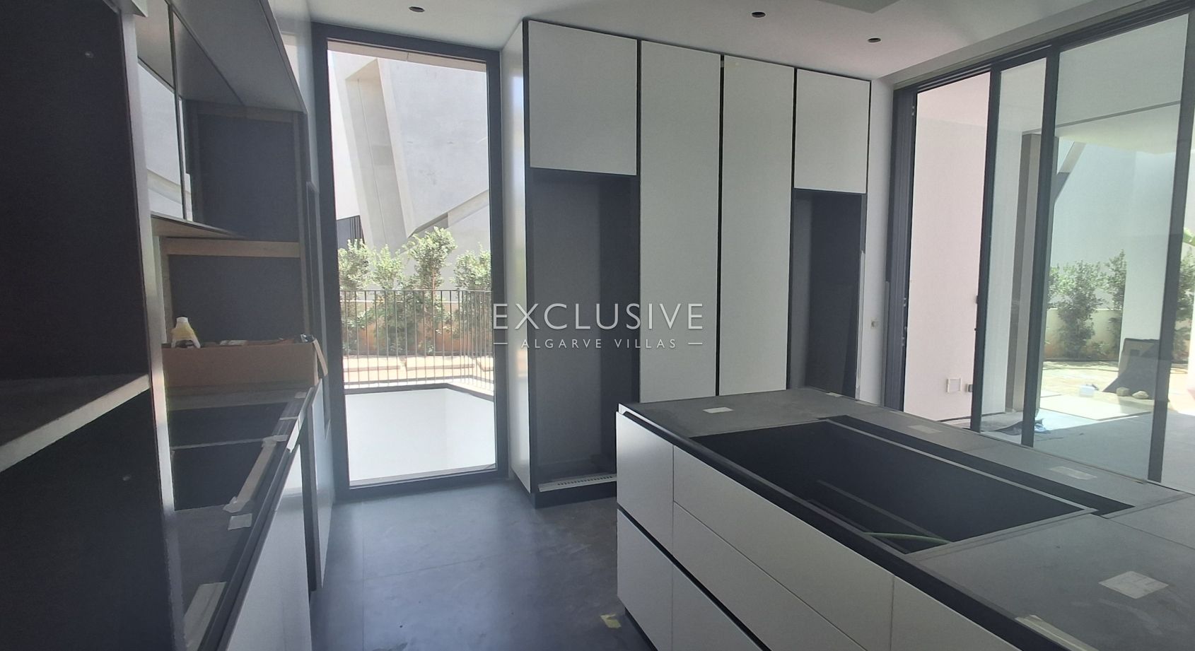 Luxe, moderne villa op een golfbaan in Vilamoura, Algarve