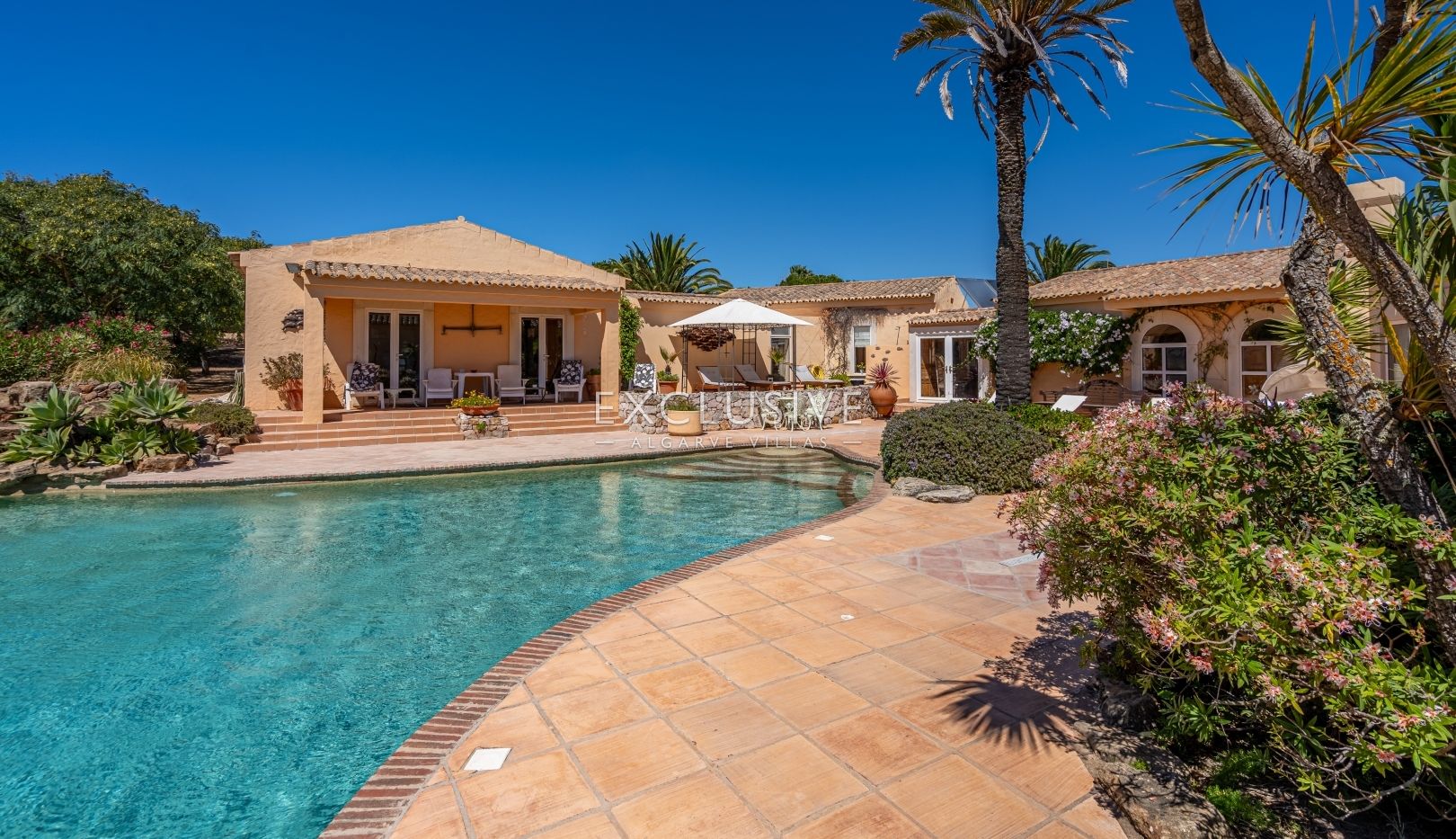 Breathtaking Oceanfront Villa Between Luz and Burgau, Algarve