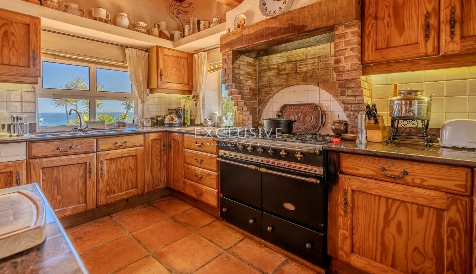 Breathtaking Oceanfront Villa Between Luz and Burgau, Algarve