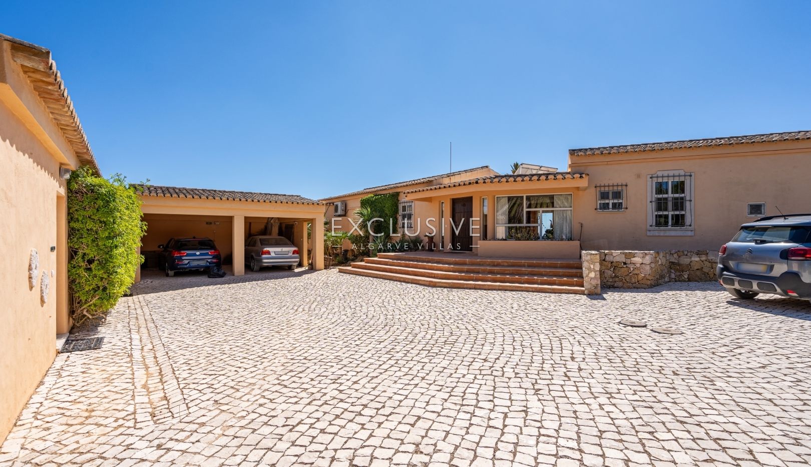Breathtaking Oceanfront Villa Between Luz and Burgau, Algarve