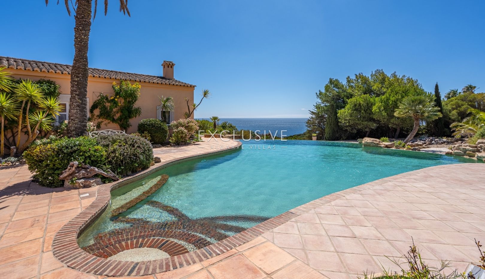 Breathtaking Oceanfront Villa Between Luz and Burgau, Algarve