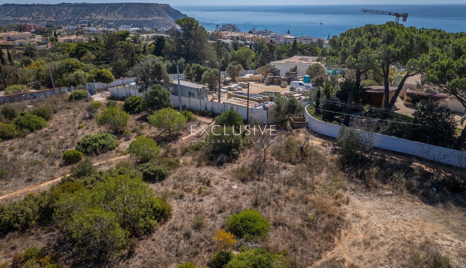 Bouwpercelen met zeezicht en goedgekeurde projecten in Praia da Luz, Algarve