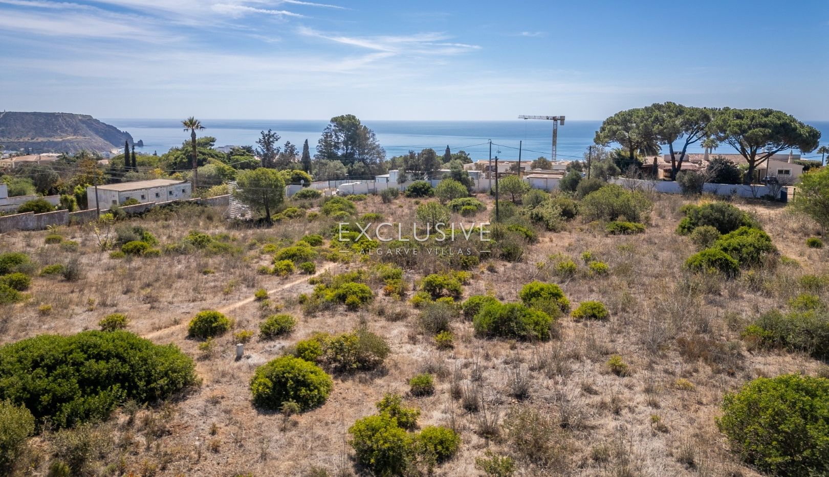 Bouwpercelen met zeezicht en goedgekeurde projecten in Praia da Luz, Algarve