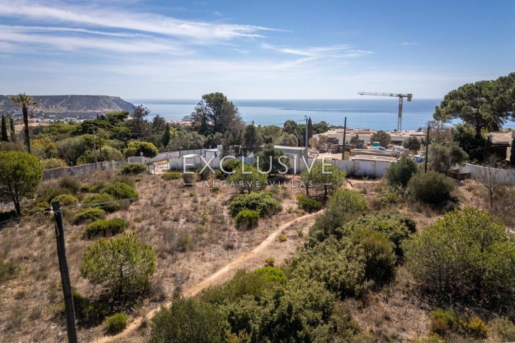 Bouwpercelen met zeezicht en goedgekeurde projecten in Praia da Luz, Algarve