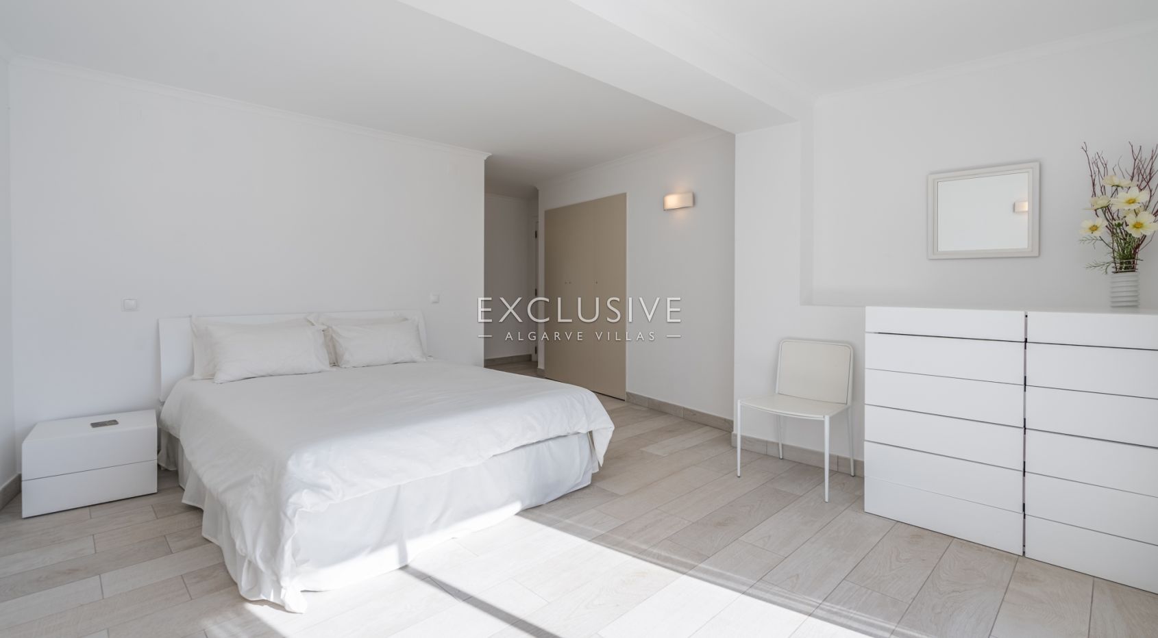 propriété de 6 chambres sur le front de mer à Praia da Luz, Algarve