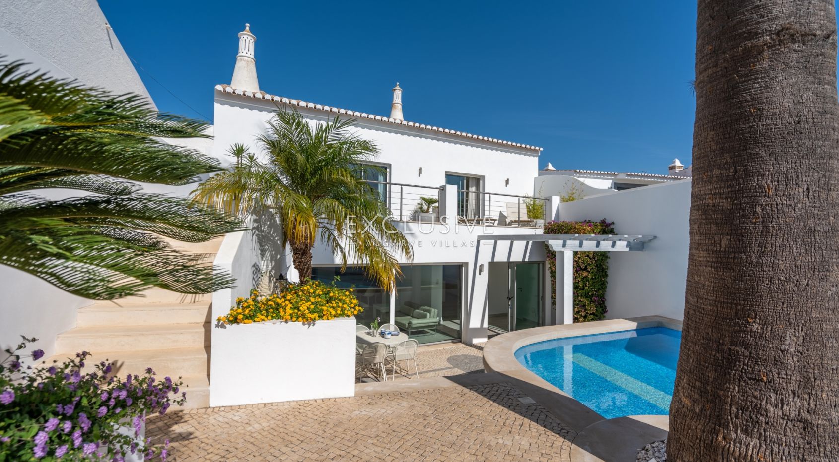 propriété de 6 chambres sur le front de mer à Praia da Luz, Algarve
