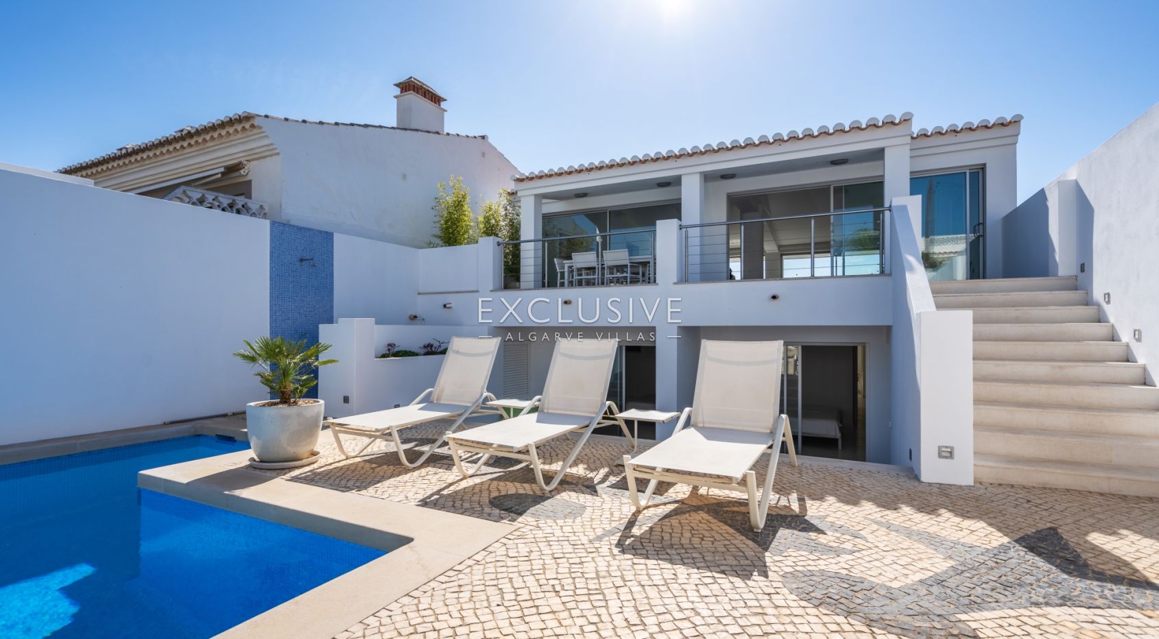 propriété de 6 chambres sur le front de mer à Praia da Luz, Algarve
