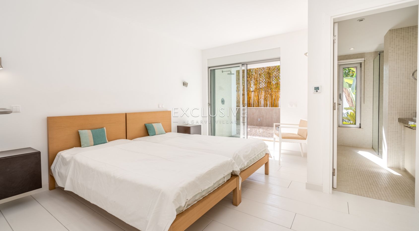 propriété de 6 chambres sur le front de mer à Praia da Luz, Algarve