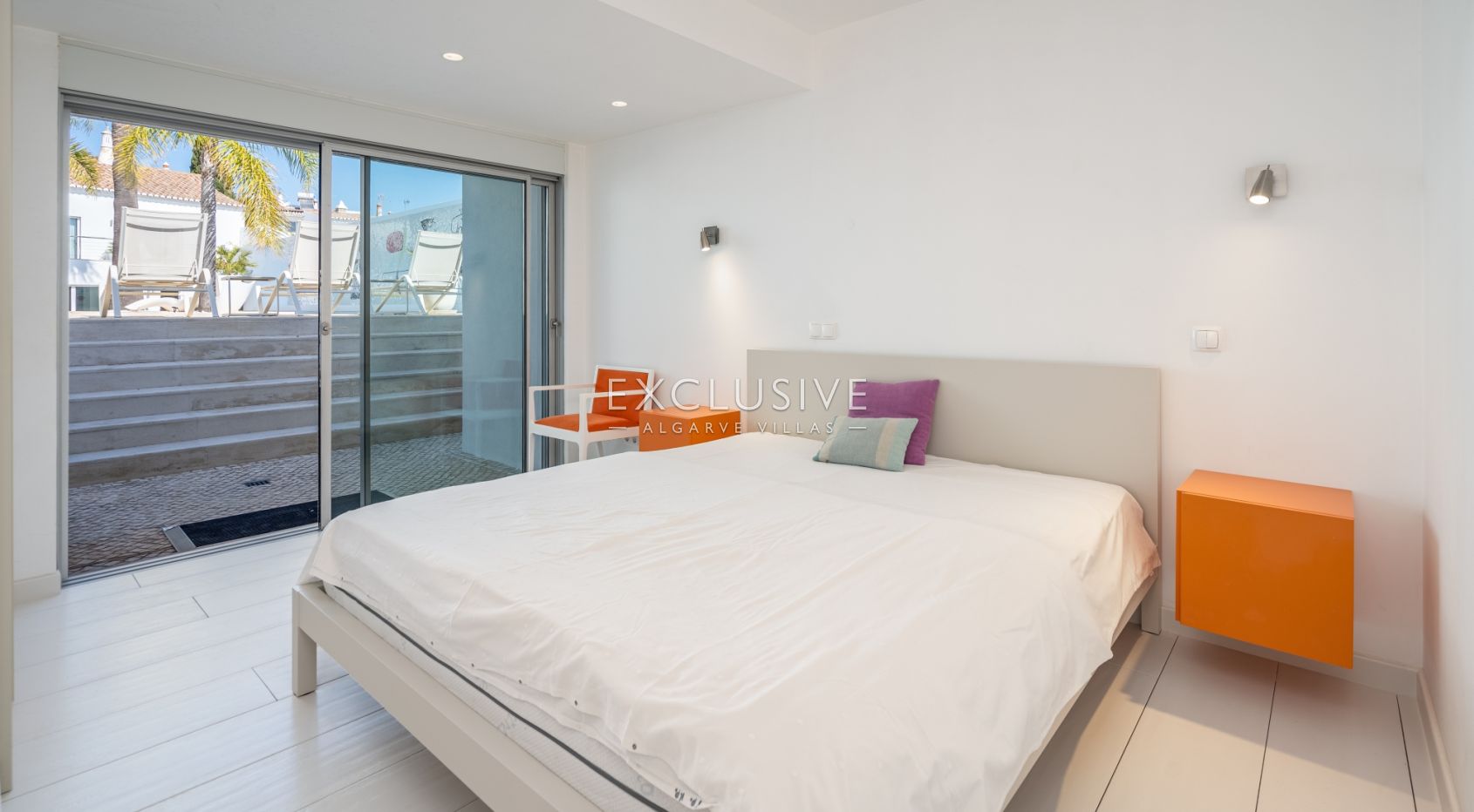 propriété de 6 chambres sur le front de mer à Praia da Luz, Algarve