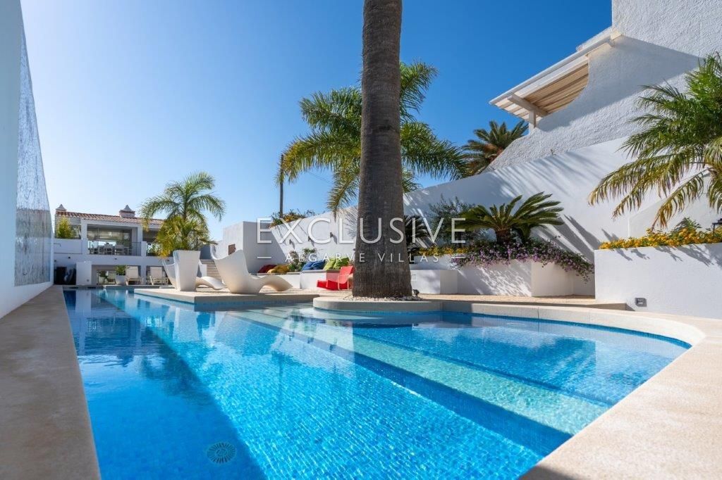 propriété de 6 chambres sur le front de mer à Praia da Luz, Algarve