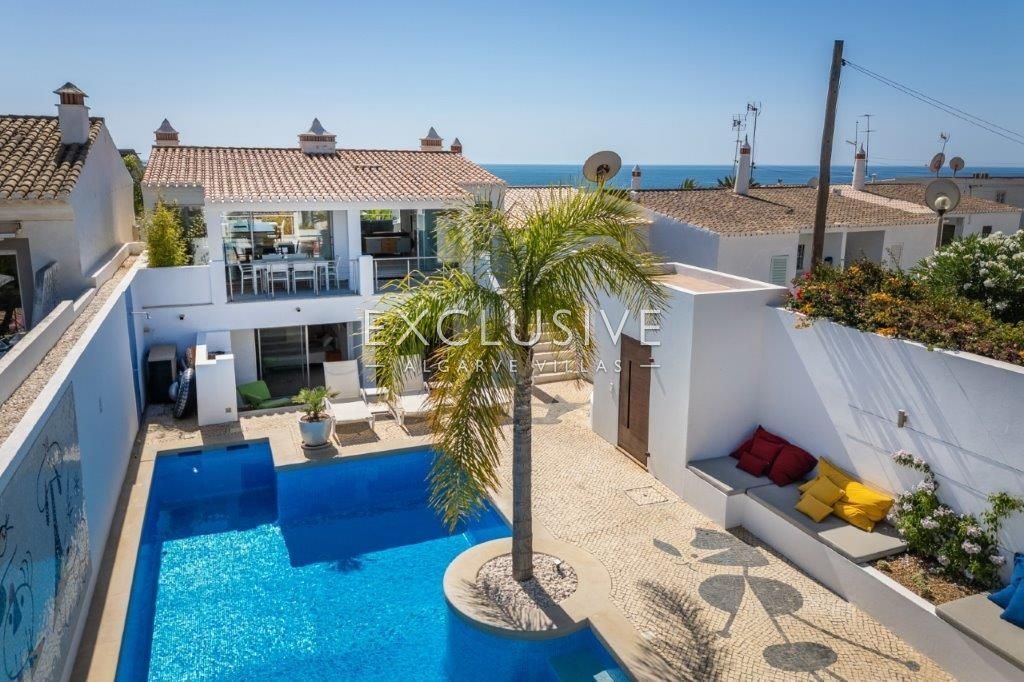 propriété de 6 chambres sur le front de mer à Praia da Luz, Algarve