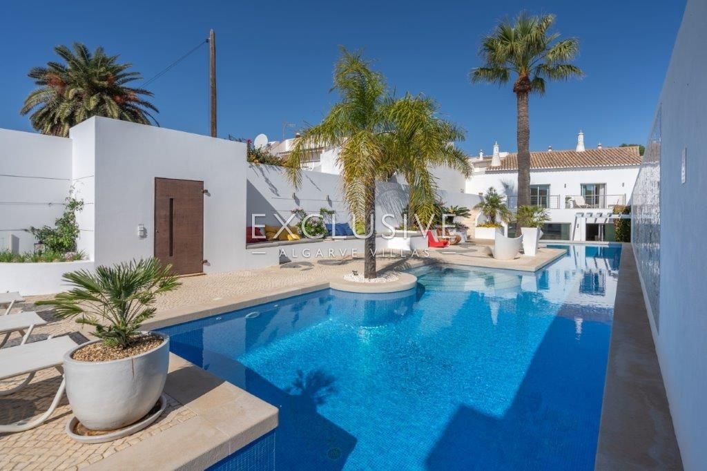 propriété de 6 chambres sur le front de mer à Praia da Luz, Algarve