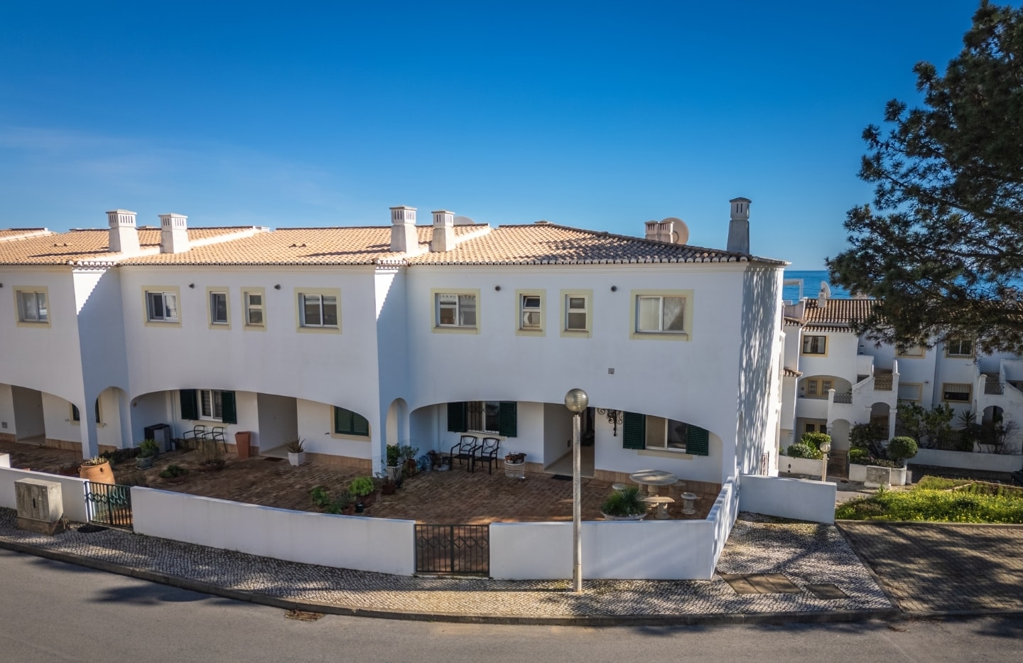 Buy 3 bedroom Apartment with sea views in Meia Praia, Lagos (Algarve)