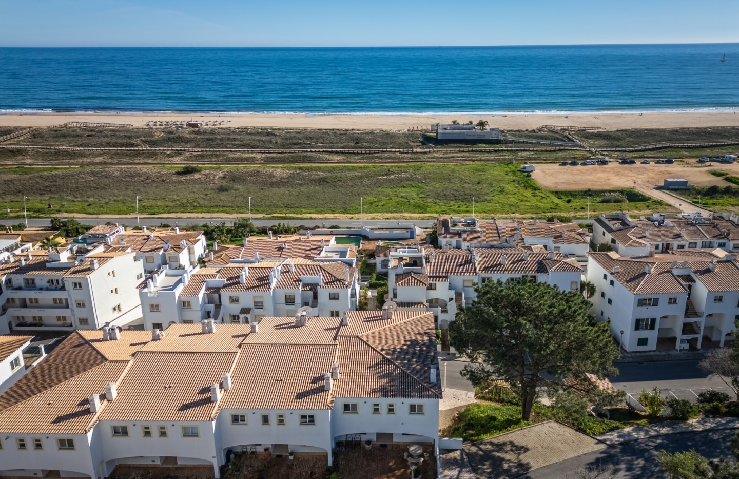 Buy 3 bedroom Apartment with sea views in Meia Praia, Lagos (Algarve)