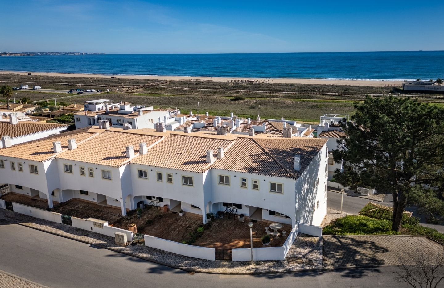 Buy 3 bedroom Apartment with sea views in Meia Praia, Lagos (Algarve)