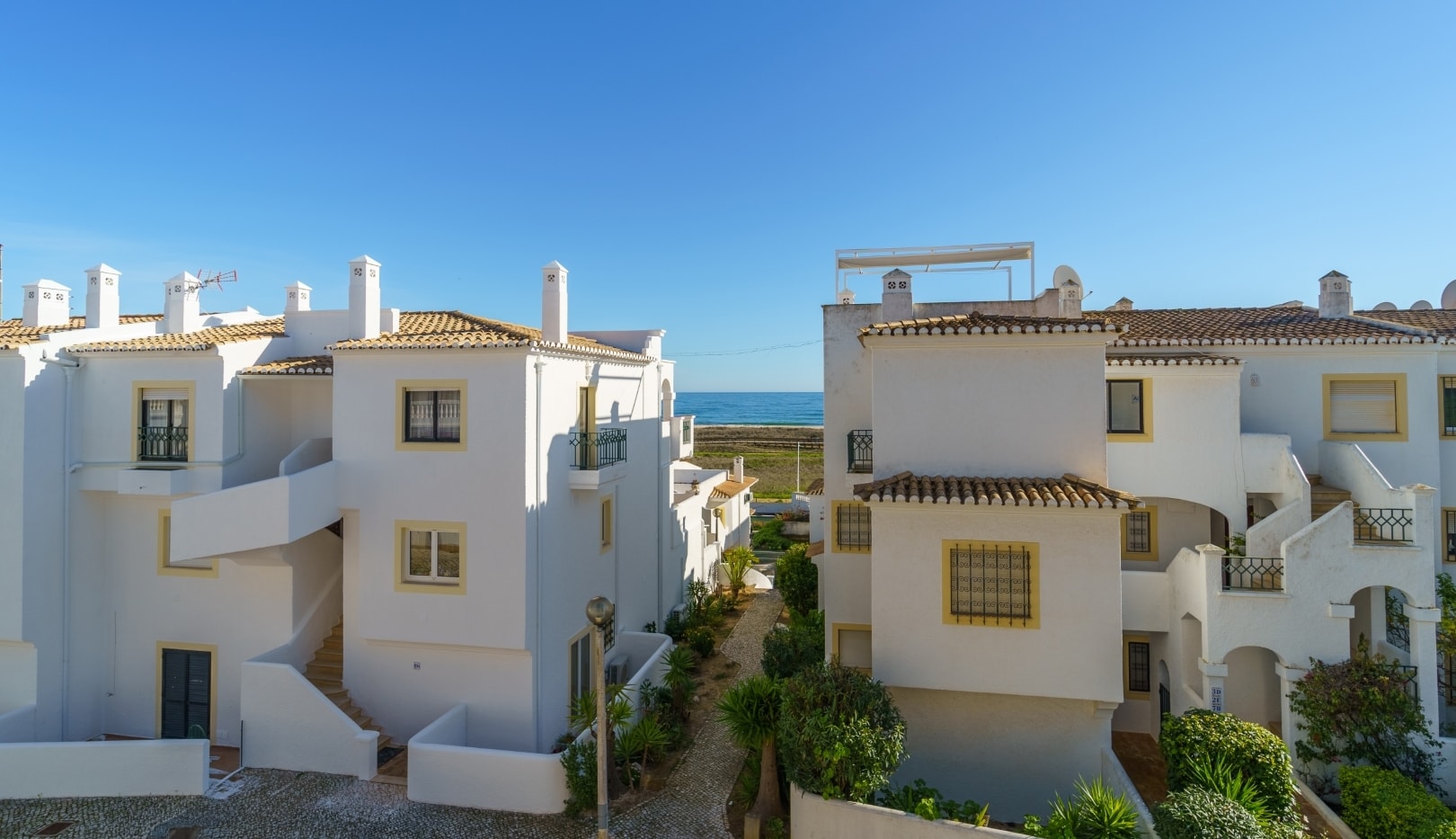 Buy 3 bedroom Apartment with sea views in Meia Praia, Lagos (Algarve)