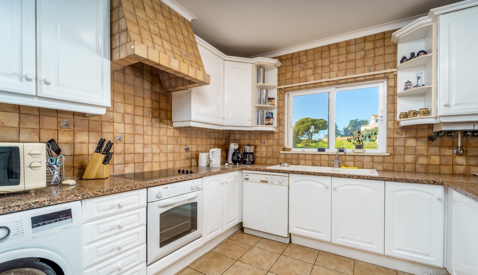 Buy 3 bedroom Apartment with sea views in Meia Praia, Lagos (Algarve)