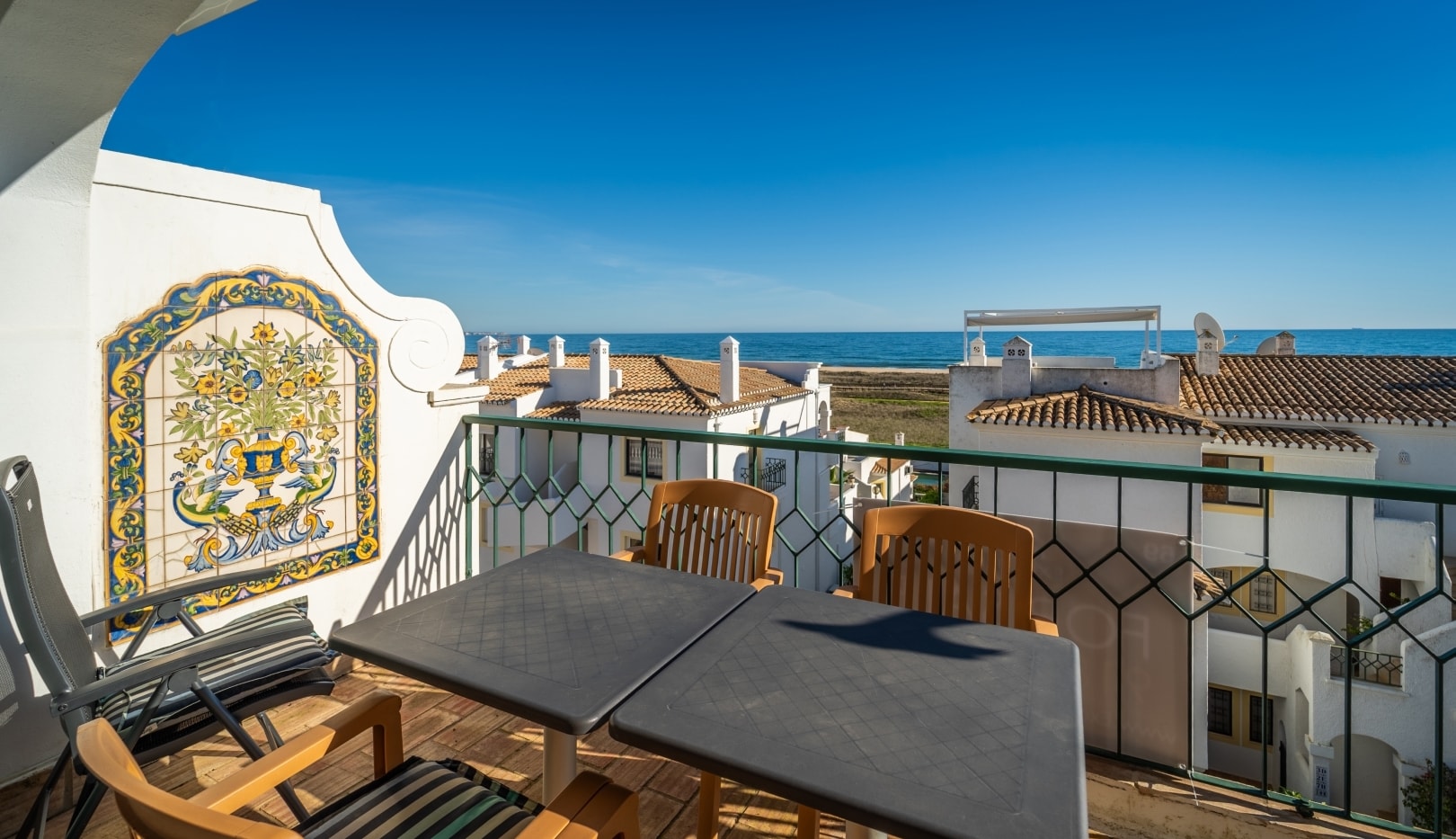 Buy 3 bedroom Apartment with sea views in Meia Praia, Lagos (Algarve)