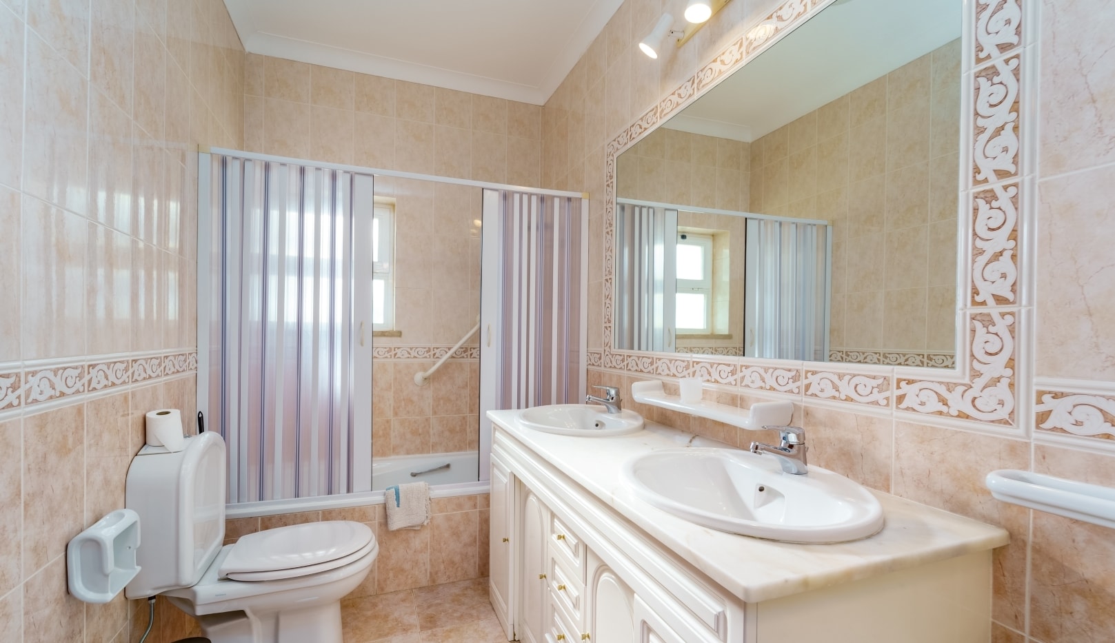 Buy 3 bedroom Apartment with sea views in Meia Praia, Lagos (Algarve)