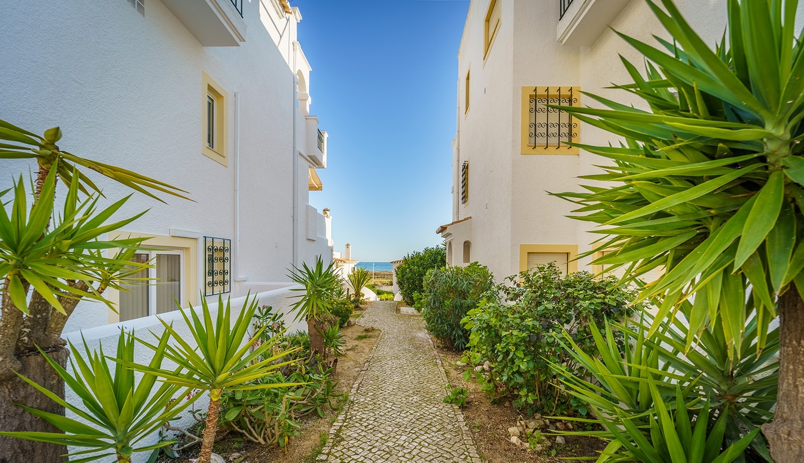 Buy 3 bedroom Apartment with sea views in Meia Praia, Lagos (Algarve)