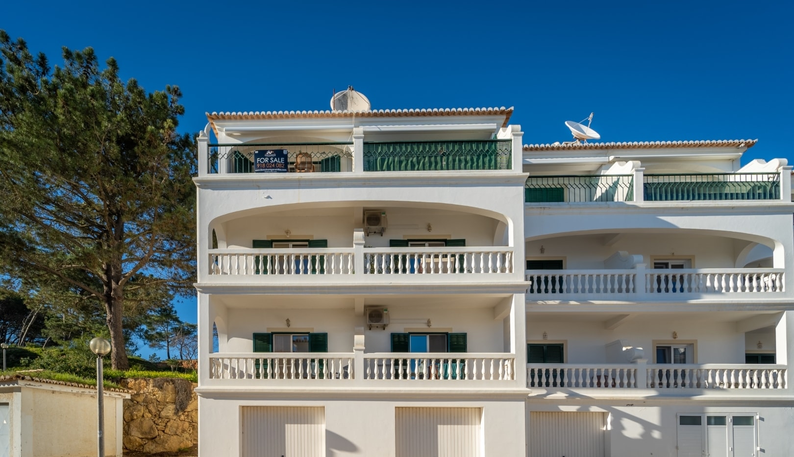 Buy 3 bedroom Apartment with sea views in Meia Praia, Lagos (Algarve)