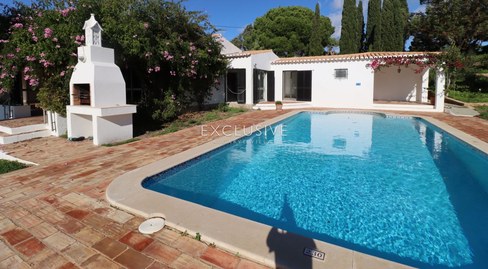 Villa to renovate in Vale del Rei, Lagoa, Algarve