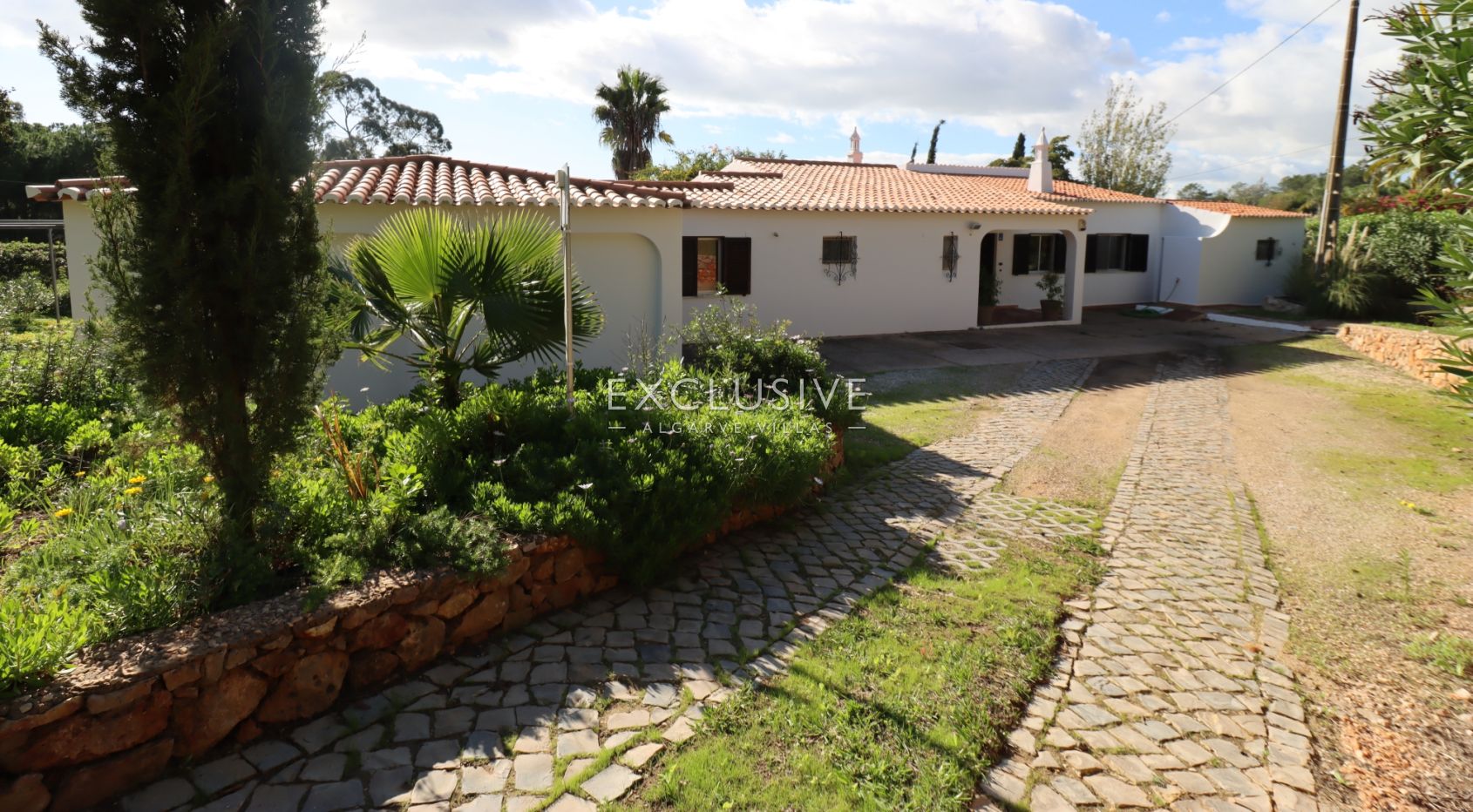 Villa to renovate in Vale del Rei, Lagoa, Algarve