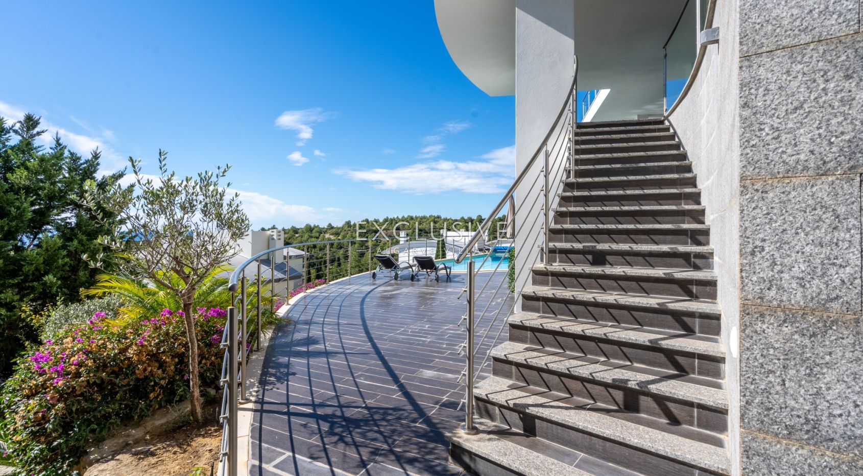 3+2 bedroom Modern villa with stunning sea views near Burgau, Algarve