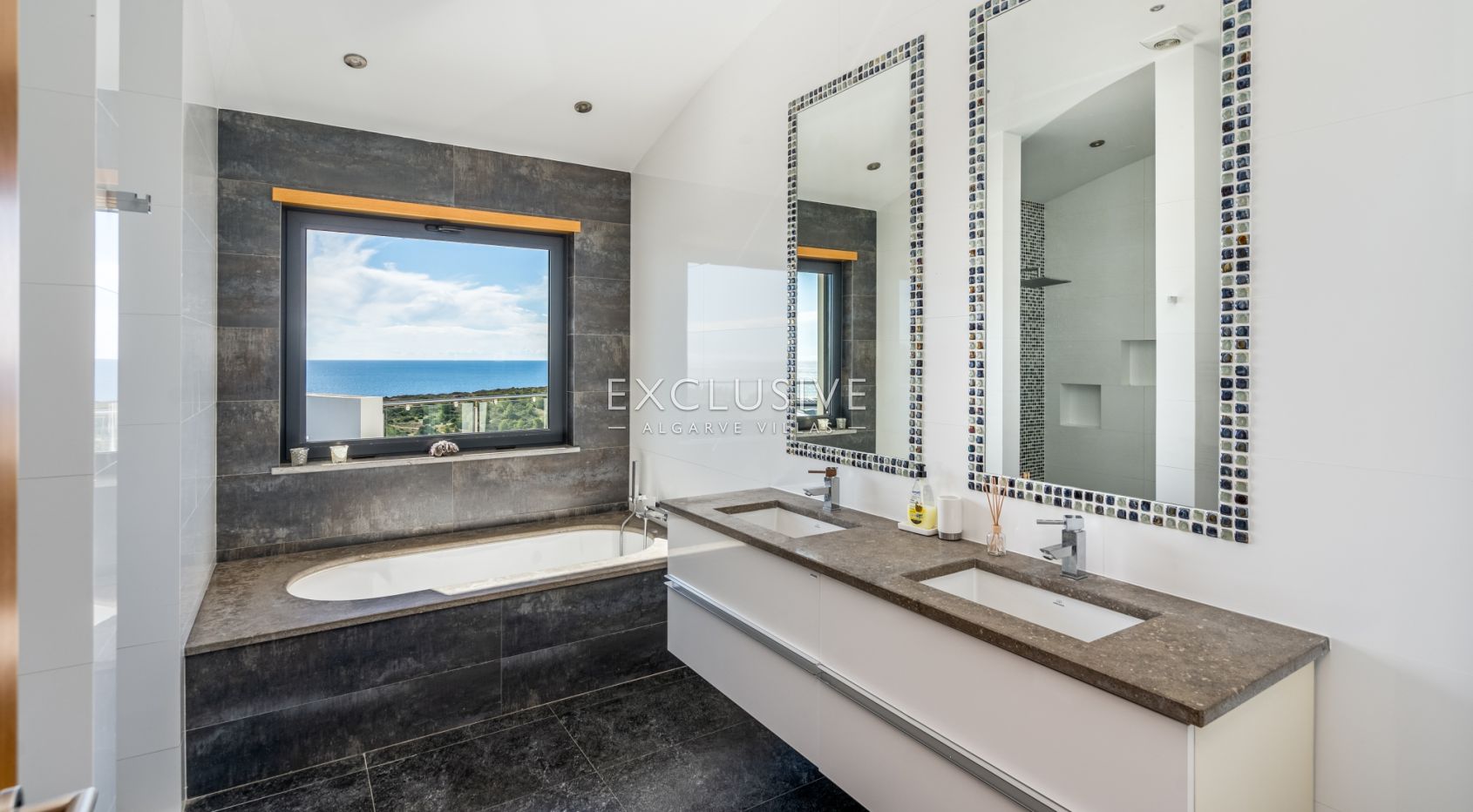 3+2 bedroom Modern villa with stunning sea views near Burgau, Algarve