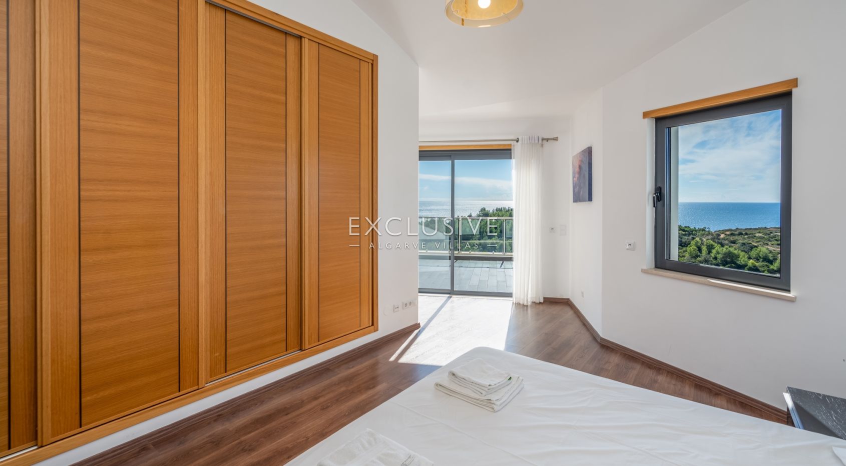 3+2 bedroom Modern villa with stunning sea views near Burgau, Algarve