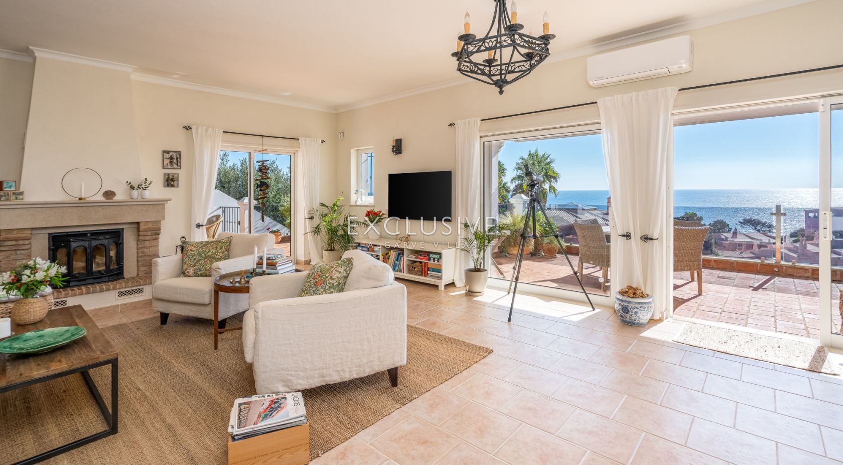 Villa met vier slaapkamers, zeezicht en verwarmd zwembad kopen in Luz, Algarve