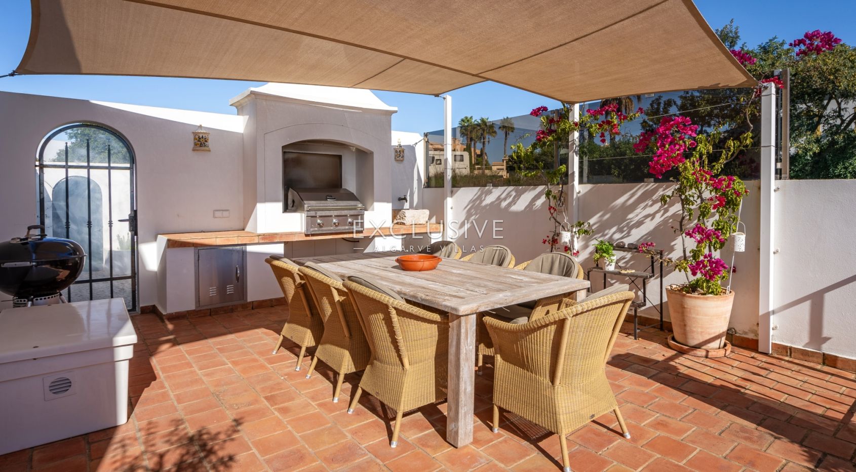 Villa met vier slaapkamers, zeezicht en verwarmd zwembad kopen in Luz, Algarve