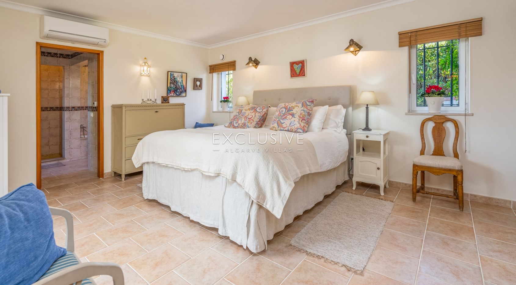 Villa met vier slaapkamers, zeezicht en verwarmd zwembad kopen in Luz, Algarve