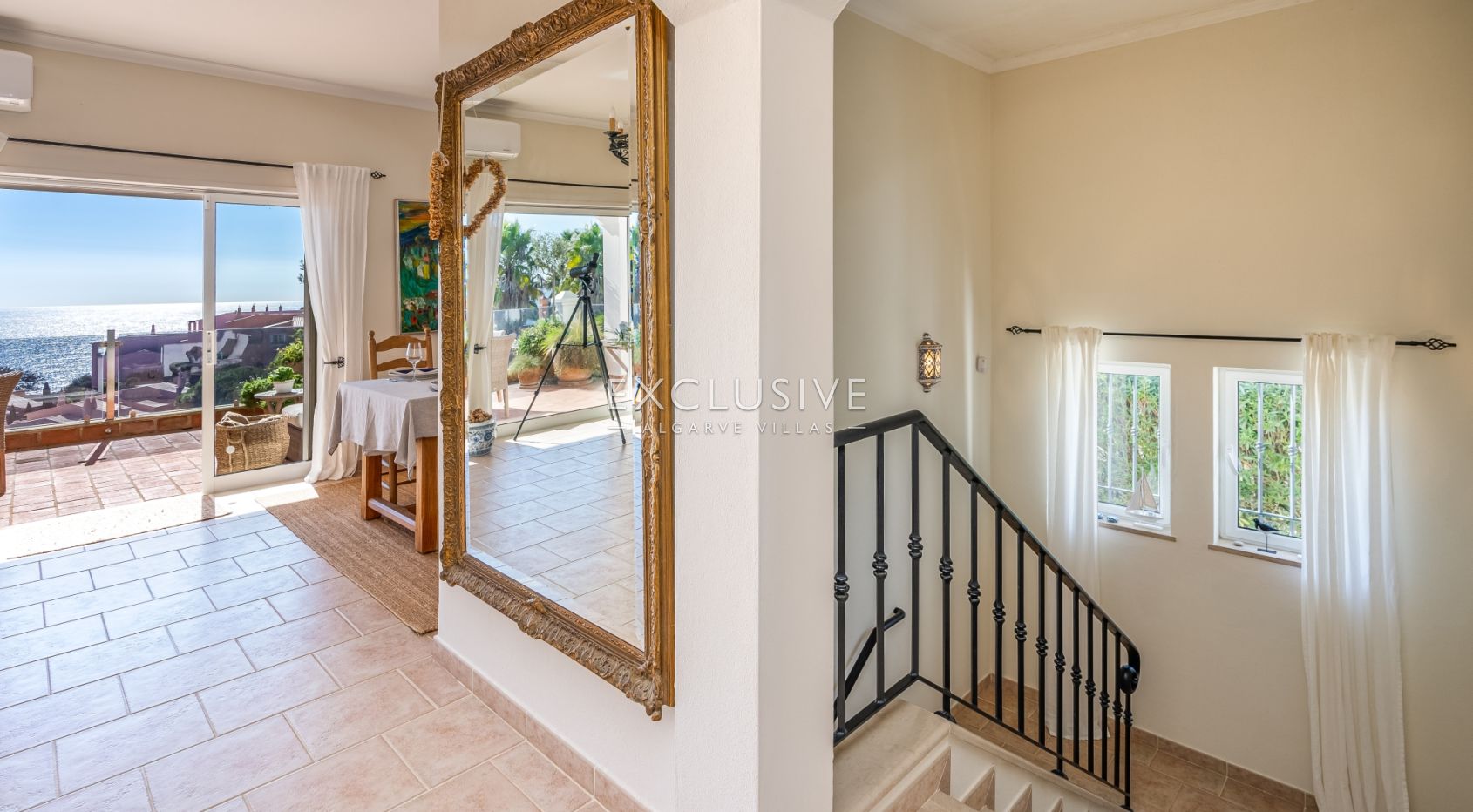 Villa met vier slaapkamers, zeezicht en verwarmd zwembad kopen in Luz, Algarve