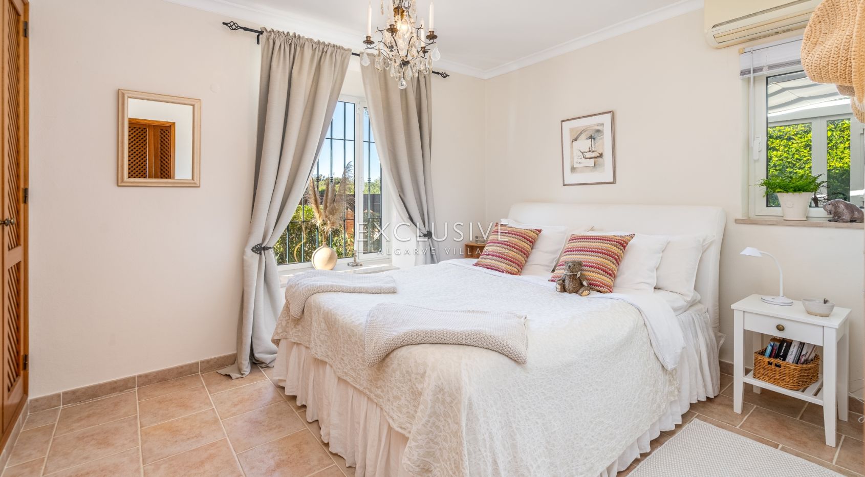 Villa met vier slaapkamers, zeezicht en verwarmd zwembad kopen in Luz, Algarve