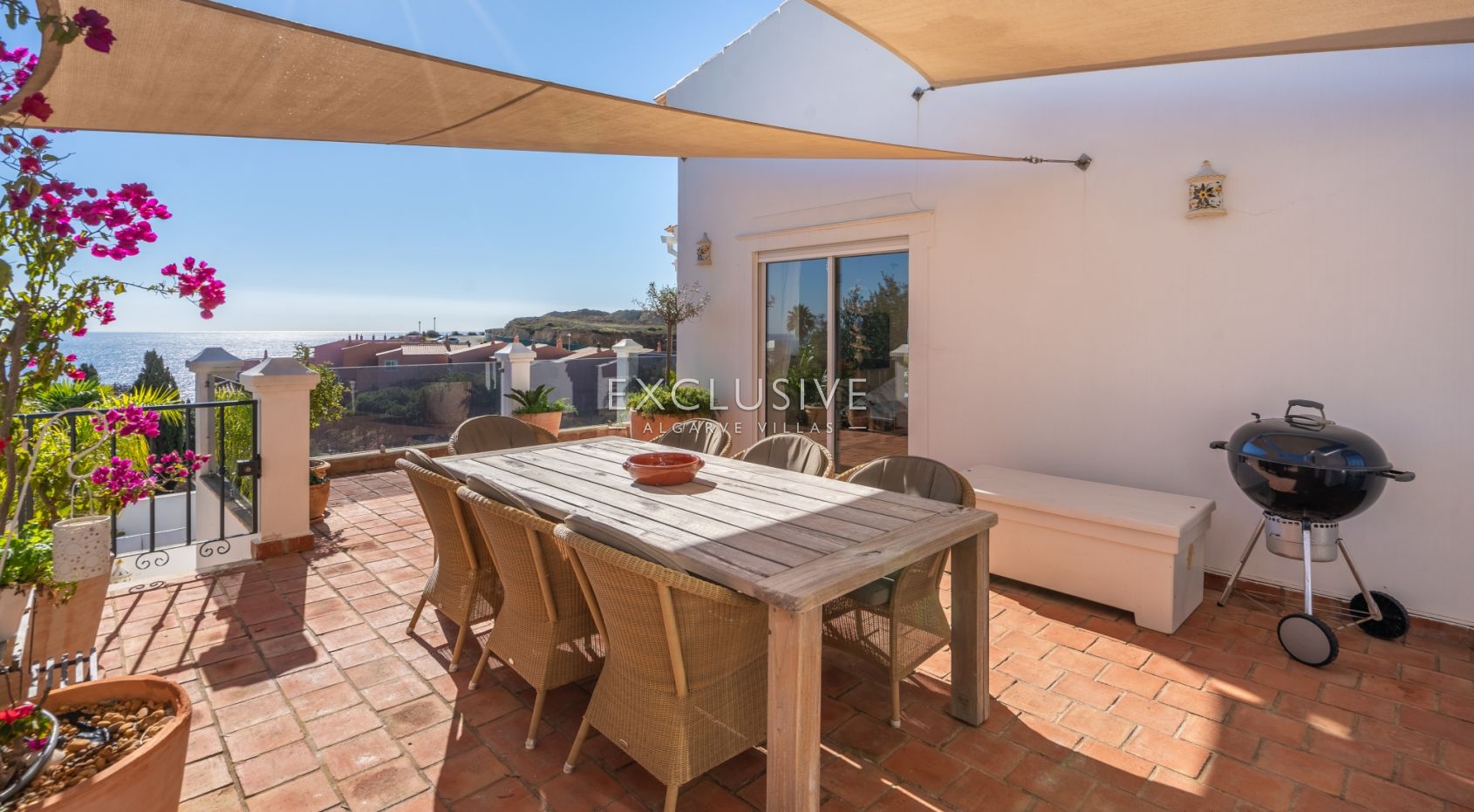 Villa met vier slaapkamers, zeezicht en verwarmd zwembad kopen in Luz, Algarve