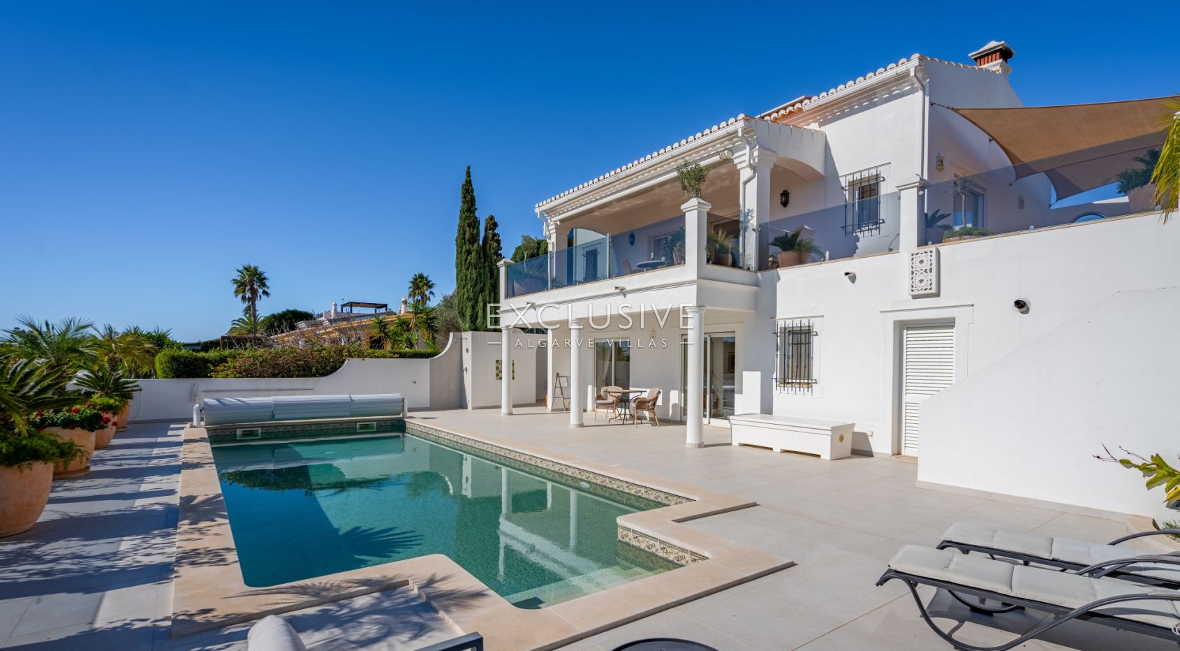 Villa met vier slaapkamers, zeezicht en verwarmd zwembad kopen in Luz, Algarve