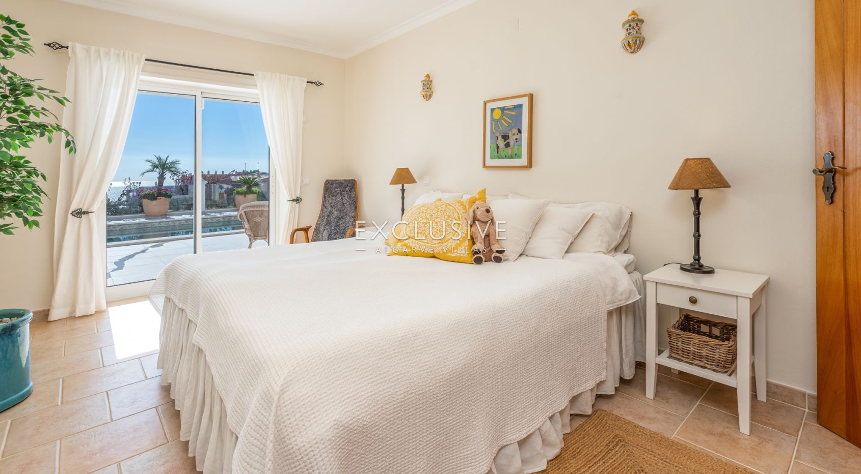 Villa met vier slaapkamers, zeezicht en verwarmd zwembad kopen in Luz, Algarve