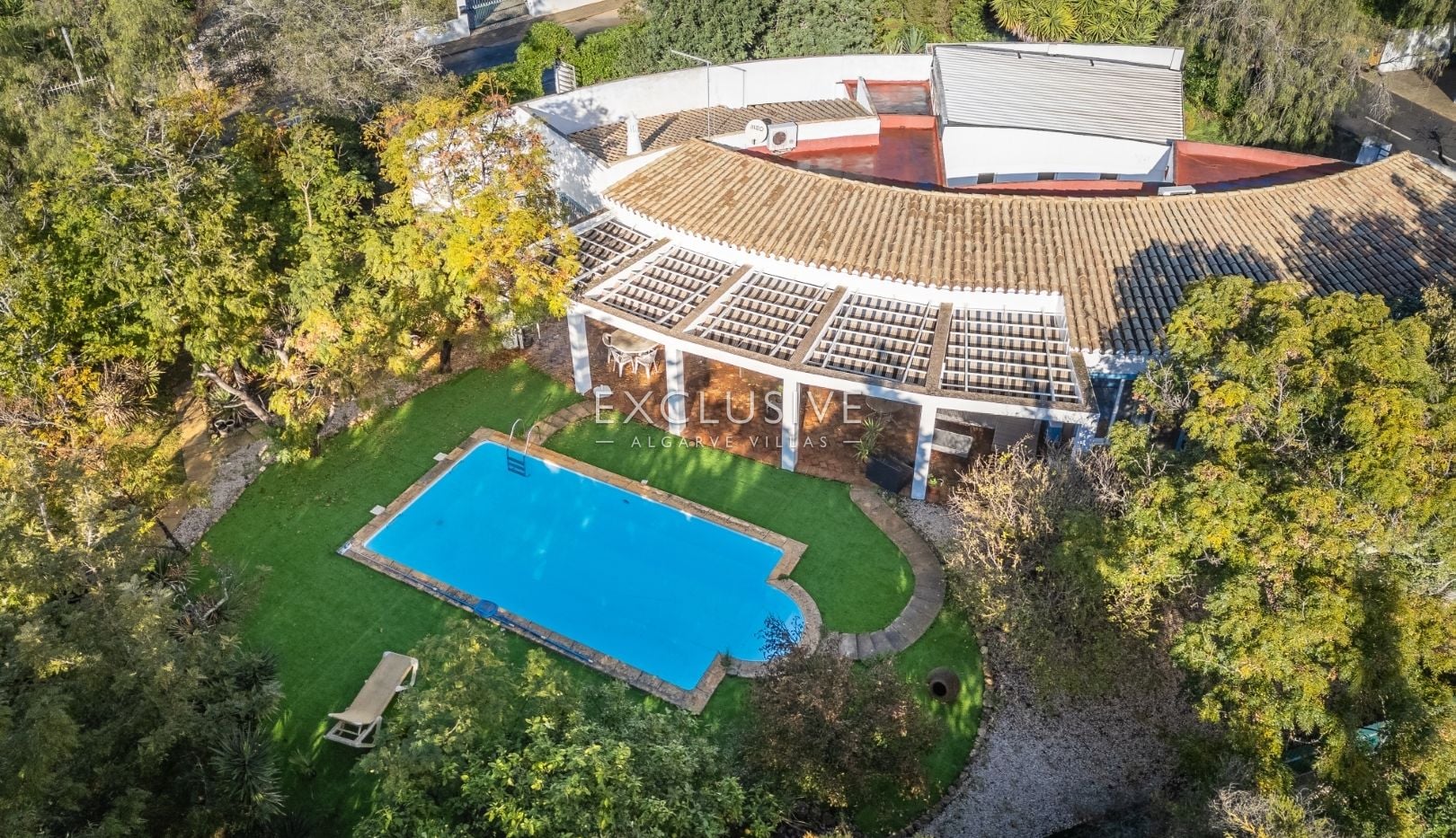 moradia V3+1 com Piscina e Jardim Interior, Carvoeiro, Lagoa