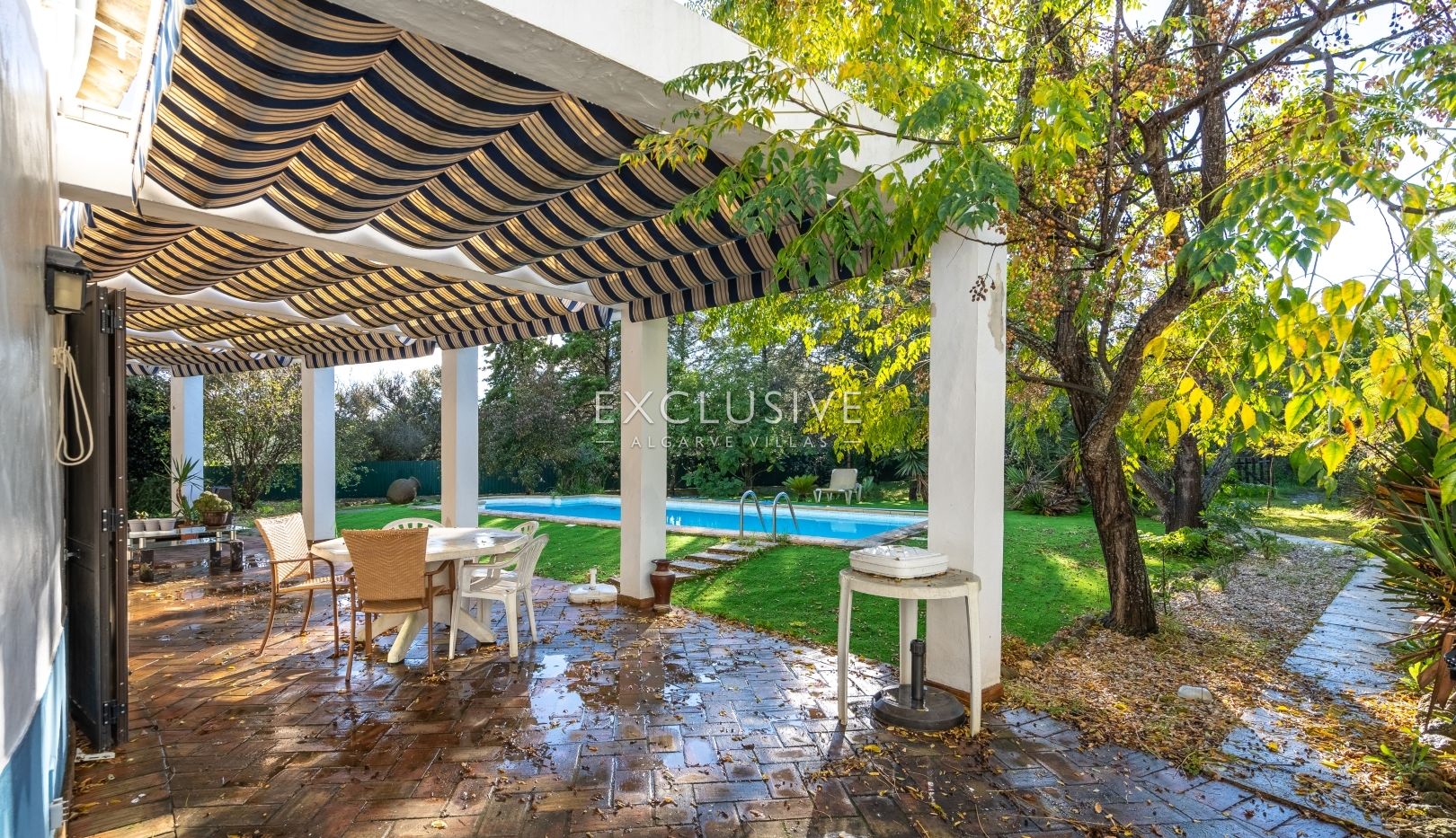 moradia V3+1 com Piscina e Jardim Interior, Carvoeiro, Lagoa