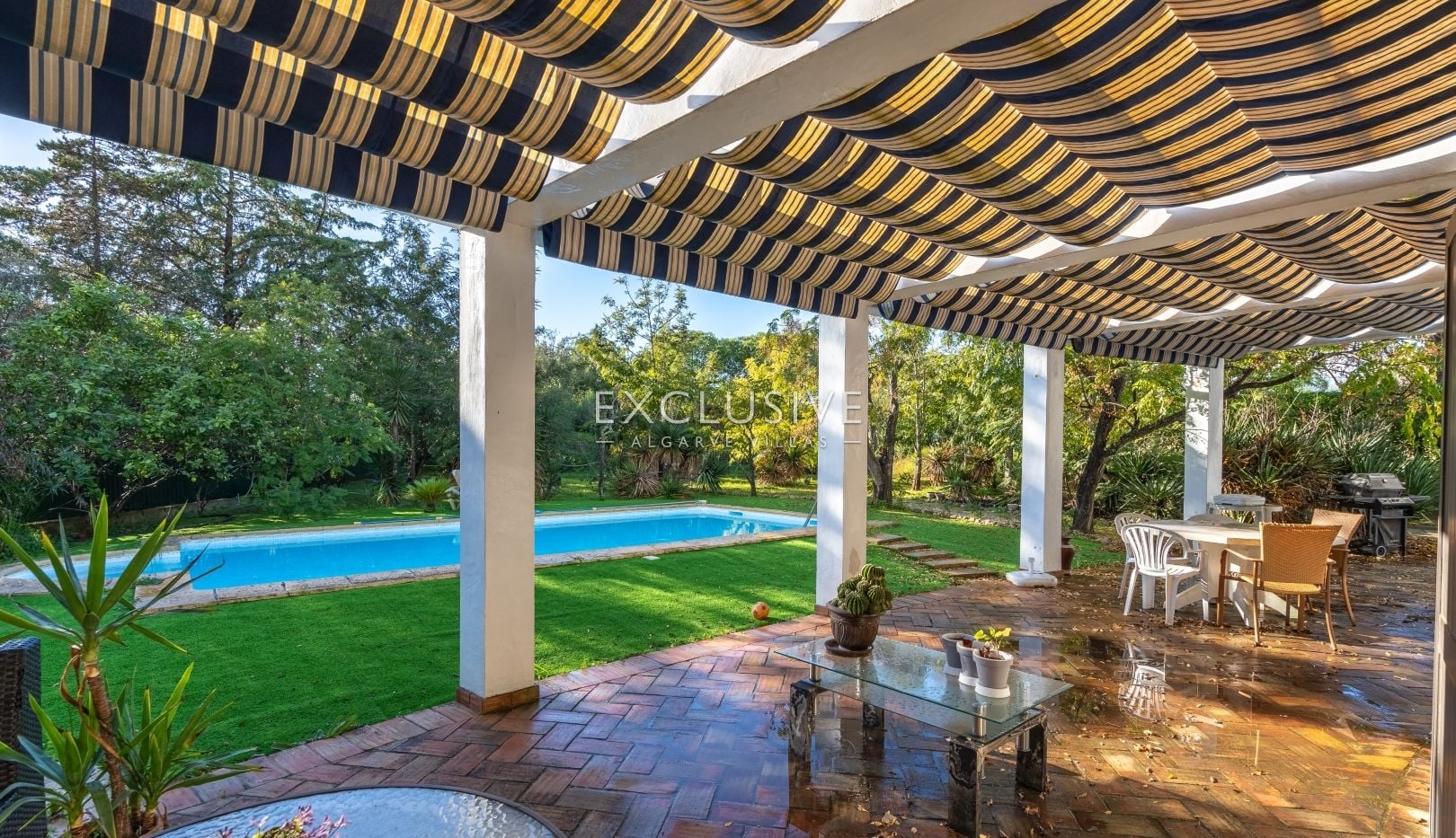moradia V3+1 com Piscina e Jardim Interior, Carvoeiro, Lagoa